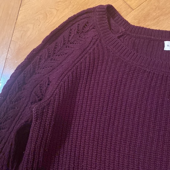 Woman’s burgundy sweater - Picture 2 of 5
